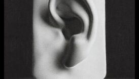 מעבר לריאליזם: בחינת אפשרויות מופשטות עם פחם